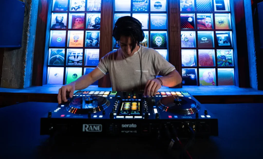RANE SYSTEM ONE CON PLATOS MOTORIZADOS